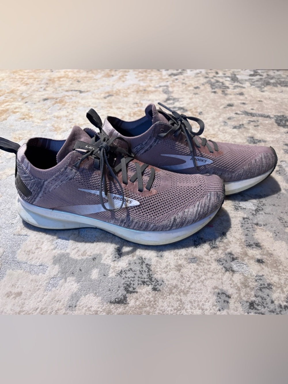 Brooks Levitate 4 running shoes 9.5W